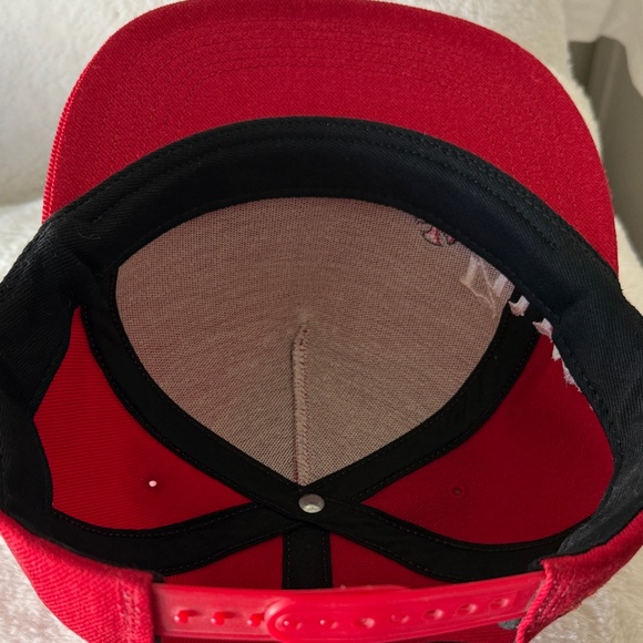 Supreme Red Snapback Hat - Picture 4 of 5